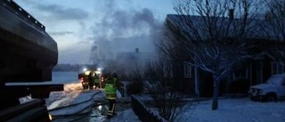 Villa totalförstörd i brand