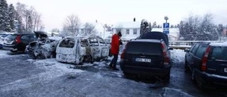 Sju bilar skadade i brand