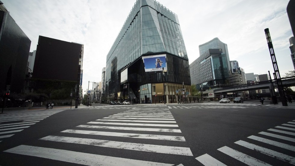 Ett tomt shoppingområde i Tokyo. Bilden är från den 21 april i fjol.