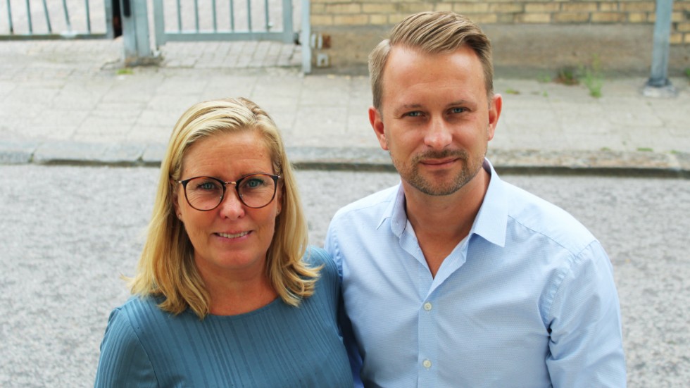 Malin Sjölander (M) och Jimmy Loord (KD) vill att alla partier ska ta ett gemensamt ansvar för regionens ekonomi.
