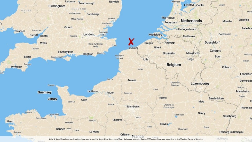 Migranterna hamnade i sjönöd efter att ha lämnat den franska staden Dunkerque i en gummibåt och fördes i land av kustbevakning i belgiska Oostende.