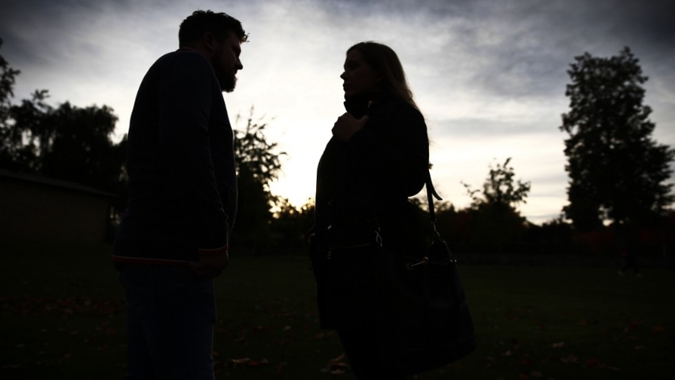 Helena och hennes sambo Johan kämpar varje dag för att Helenas dotter Johanna ska få den vård hon behöver för att bli frisk. Men de ser ingen ljusning.