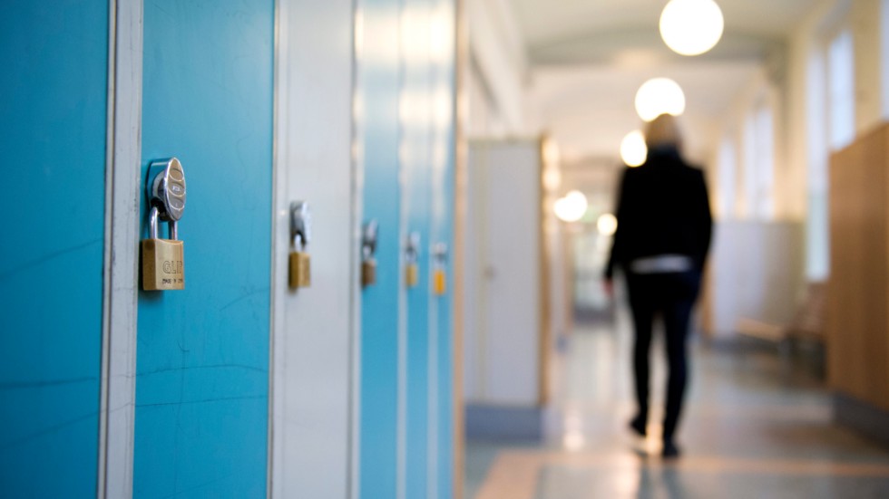 Att lära känna skolans lokaler, inte minst var alla ingångar är och hur de låses, är något som skolpersonal uppmanas att göra.