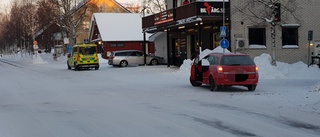 Krock mellan två bilar i korsning