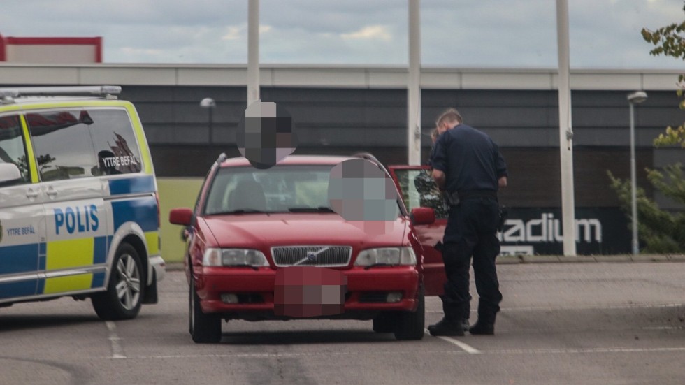 Polisen på Ingelstaområdet under söndagen.