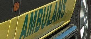 Slängde flaska mot ambulanspersonal