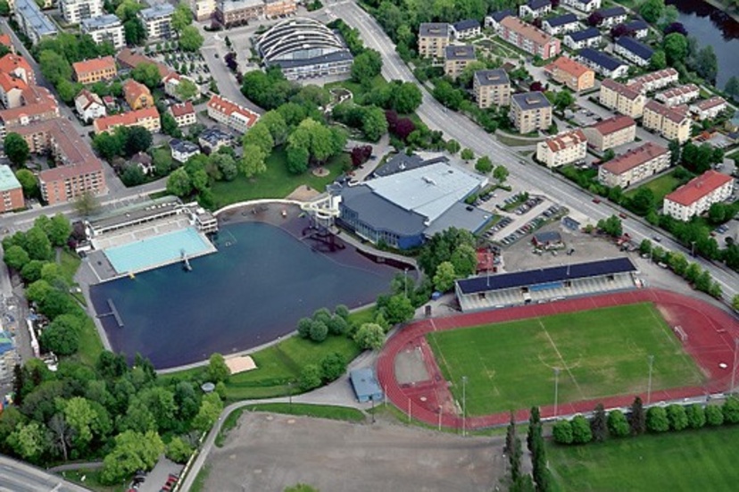 Nu tar man Folkungavallens tänkta bostadsexploateringsyta i anspråk.