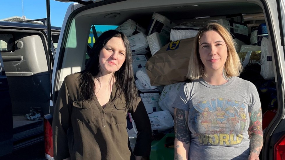 Melanie Vilhelmsson Wahlberg från Vedum och Annika Rydberg från Loftahammar. På torsdagseftermiddagen påbörjade de resan mot Polen. "Vi möter upp Tatiana Karas i Trelleborg", berättar Annika.