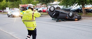 Personbil voltade av vägen