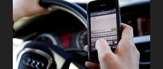 Polisen tog bilförare med mobiltelefon