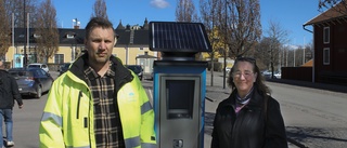 Nya automater på plats i Motala: "De är självförsörjande de delar av året då solen skiner"