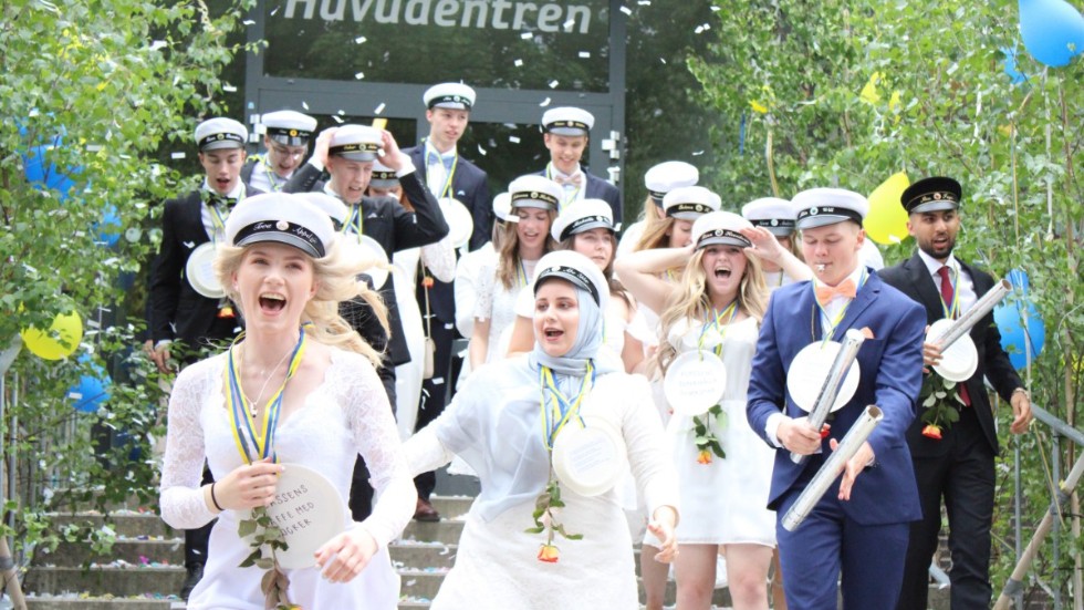 Inga restriktioner hotar årets student och Vimmerby Gymnasium satsar på en dag med inslag av allt vi förknippar med studenten. Bild från studentutspringet 2021.