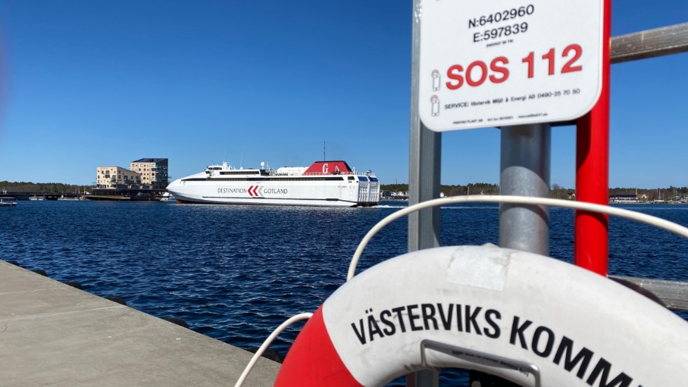Nu ligger Gotlandia vid Skeppsbrokajen, men till vilken nytta? frågar sig skribenten.