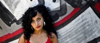 Jasmine Kara tar plats på Jazzklubben