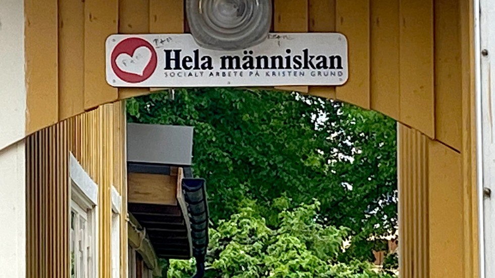 Hela Människan/RIA i Enköping driver Härbärget för hemlösa. Verksamheten fyller en mycket viktig funktion och är ett nödvändigt komplement till socialnämndens verksamhet anser socialnämnden som beviljar föreningen drygt 1,5 miljon kronor i verksamhetsstöd för nästa år.