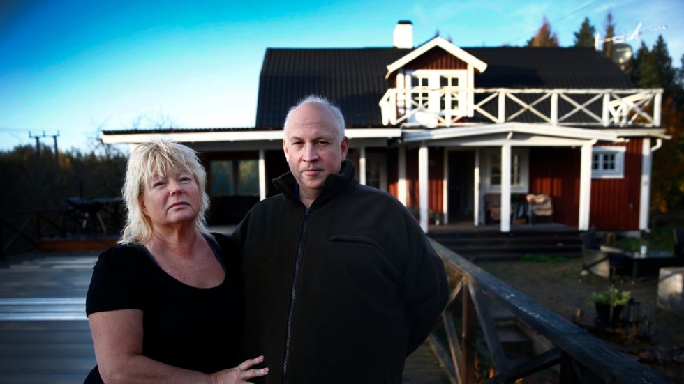 Katrina Lindström och Lars Wallström tycker att de inte blivit lyssnade på och är oroliga för vad det kommer att betyda ekonomiskt för de som blir berörda.