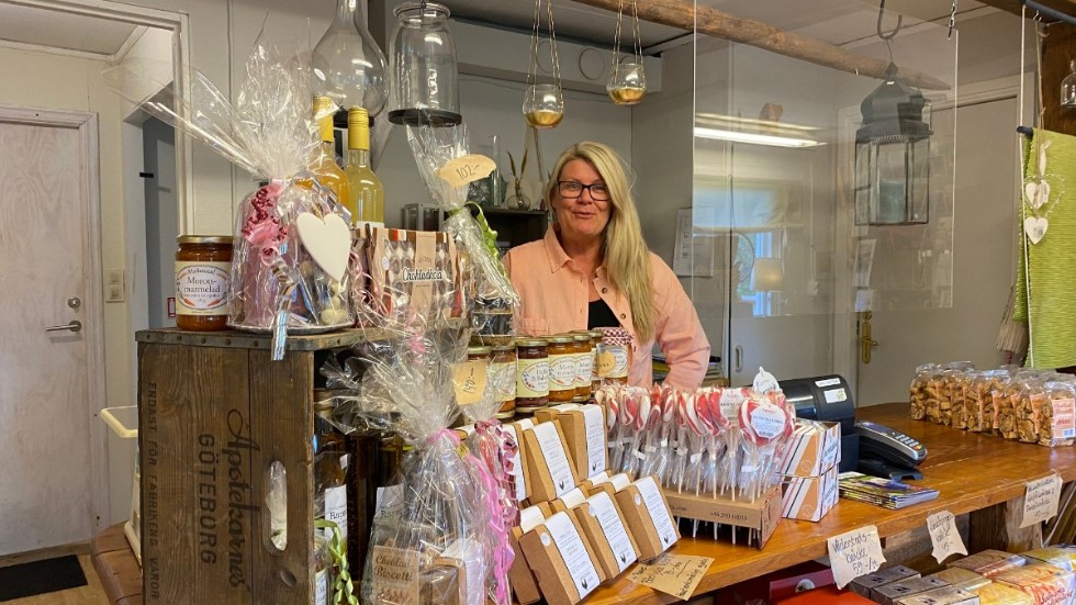 Elisabeth Joelsson jobbar i Bleckenstads Gårdsbutik, som också har ett litet café sommartid. 