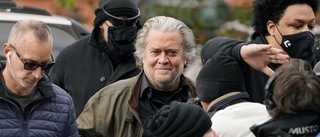 Steve Bannon överlämnade sig till FBI