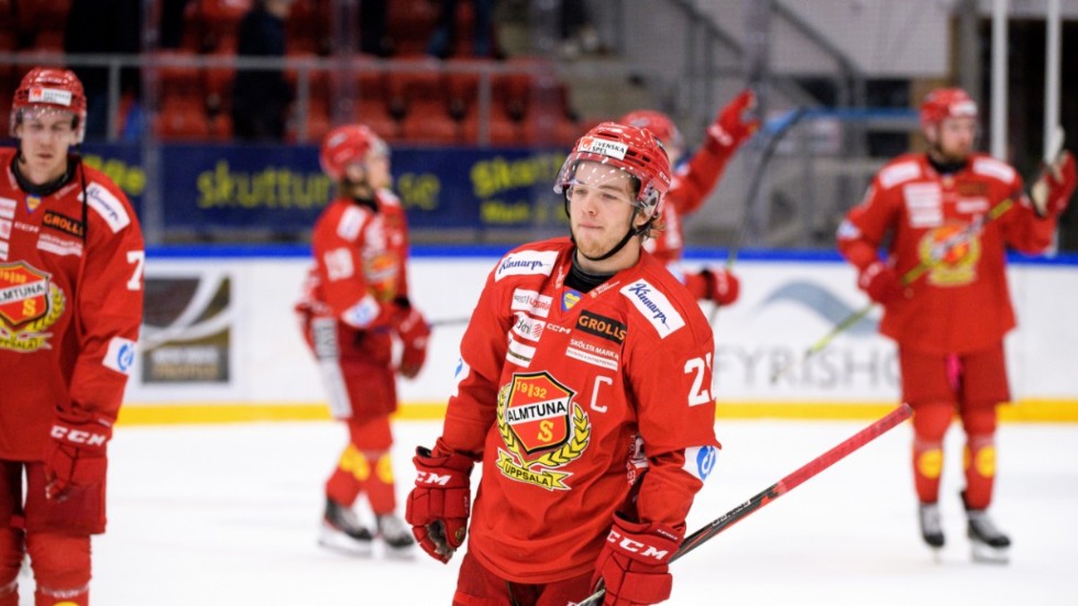 Emil Berglunds Almtuna ställs mot Modo. 