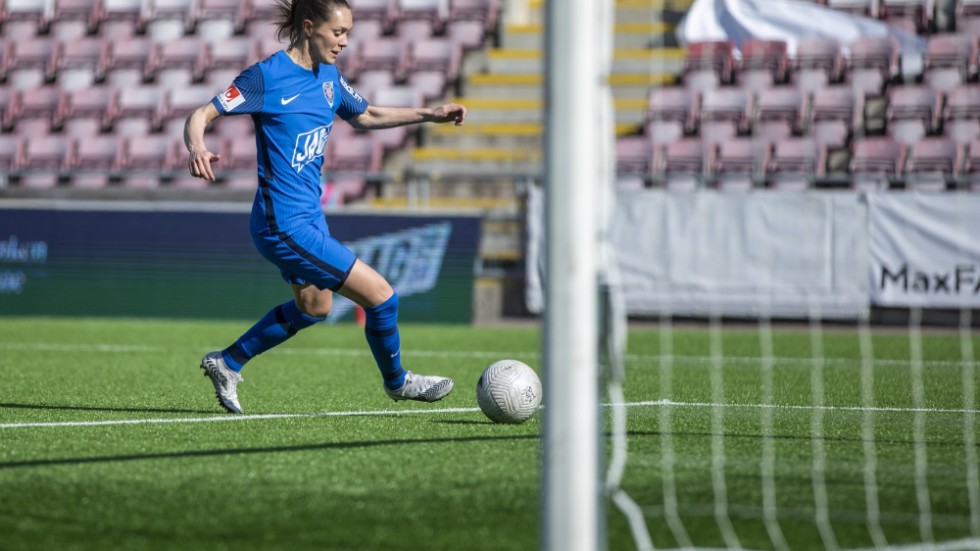 Felicia Rogic är precis på väg att skicka in Uniteds kvittering.