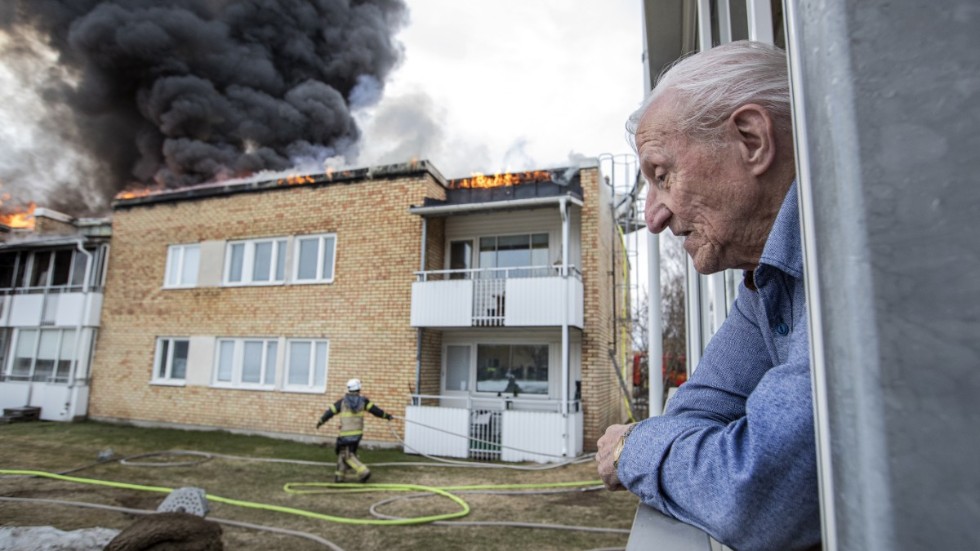 "Bränder är bland det värsta man kan vara med om", säger Hilding Nyberg, som bor i huset bredvid branden på Hörnvägen i Öjebyn.