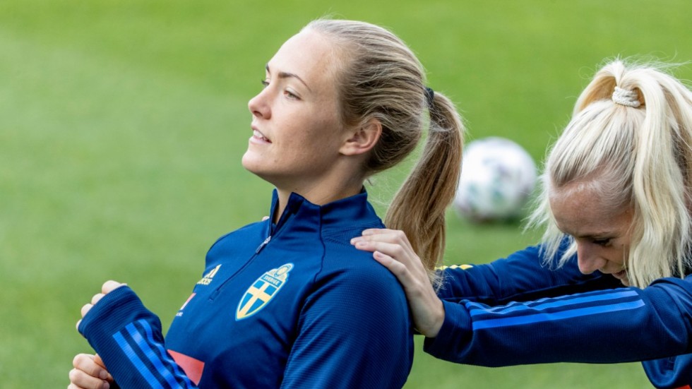 Magdalena Eriksson och Stina Blackstenius – lagkamrater i landslaget, konkurrenter i Super League. Arkivbild.