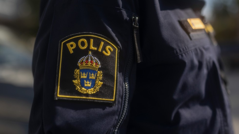 Två anmälningar om skadegörelse mot bilar har inkommit till polisen. 