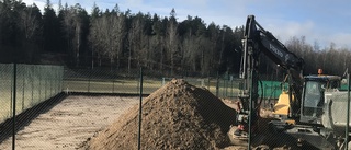 Omvandlingen av gamla tennisbanan i Grebo är igång