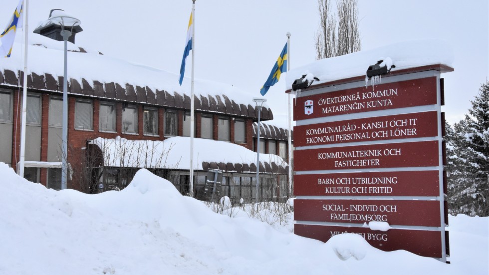 Eftersom en del av kommunfullmäktiges ledamöter även sitter i kommunstyrelsen hade bara 14 personer möjlighet att rösta i frågan om ansvarsfrihet.