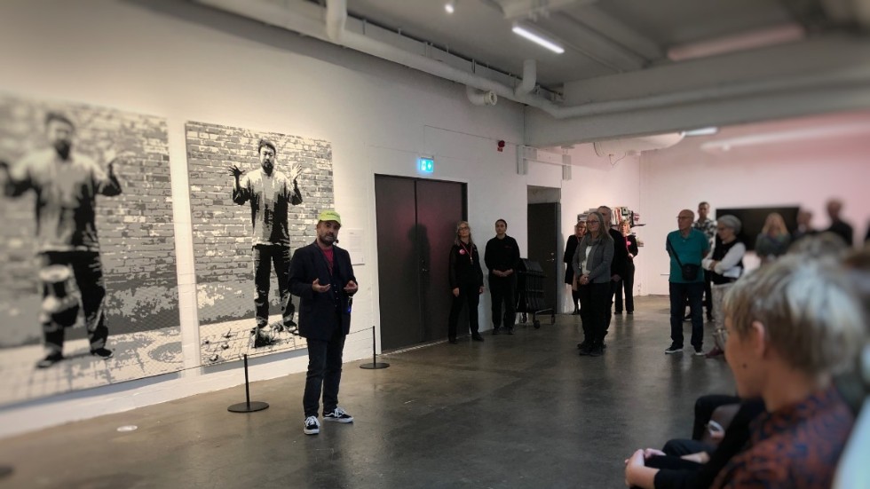 Daniel Jouseff är främst verksam i Stockholm, men under fredagen hade hans performanceverk INFERNO premiär på Ståhl Collection i Norrköping.