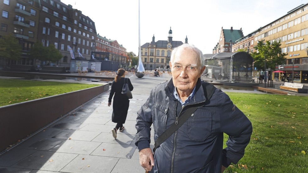 Lennart Juvel, tidigare handläggare av arbetssökande med funktionshinder vid Länsarbetsnämnden, är förvånad över Arbetsförmedlingens beslut att dra ner lönebidraget för Ulf Karlsson.