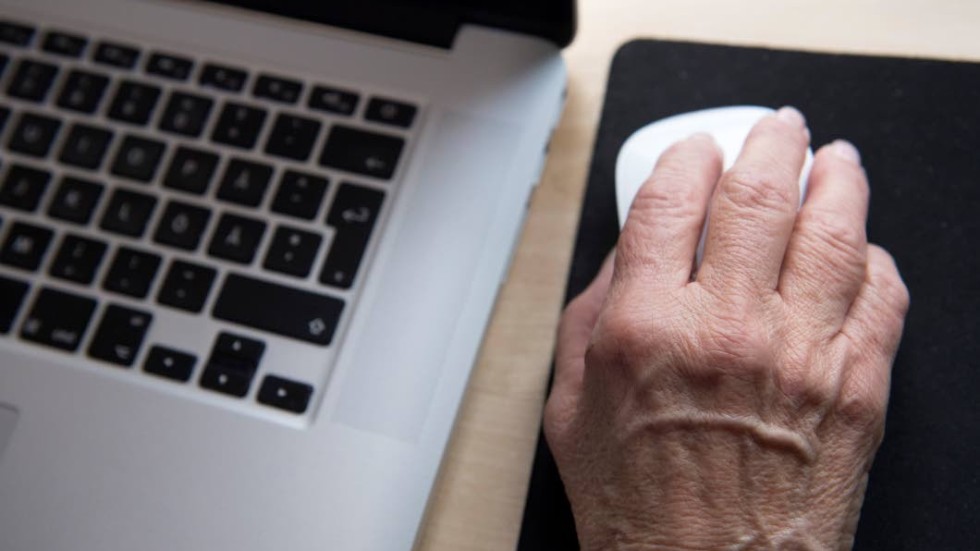 Drygt 1 miljon av befolkningen använder inte internet, av dem är 746 000 personer är äldre än 65 år. Arkivbild.