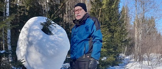 Kennet, 72, hittade märkligt naturfenomen i skogen