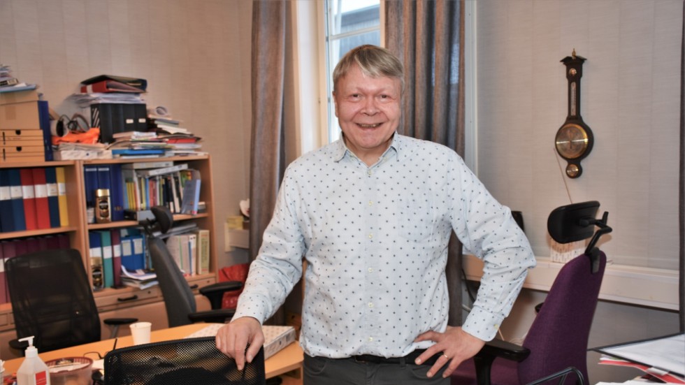 Med många år bakom sig som rektor för Karesuando skola så är Nils Vasara-Hammare den rektor i Kiruna kommun som stannat längst på jobbet. "Många slutar, det är ett tufft jobb", säger han. 