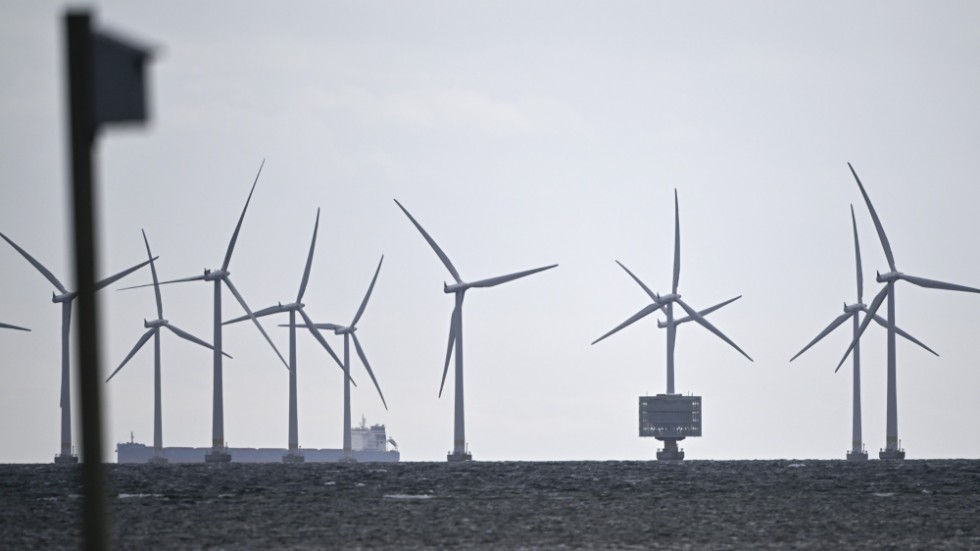 Havsbaserade vindkraftverk i Lillgrund söder om Öresundsbron. Arkivbild.
