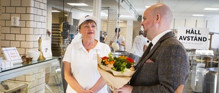 Här besöker lantbruksministern Jürss mejeri