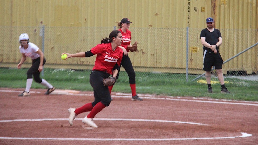 EBSK:s amerikanska pitcher Chloe Griffin gjorde en stormatch i sin semifinal, men det räckte inte till avancemang. Nu väntar bronsmatchen mot Leksand i Falun.