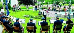 Nationell samling i kyrkparken