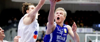 Basketstjärnan efter operationen: ”Siktar på att vara tillbaka i oktober”