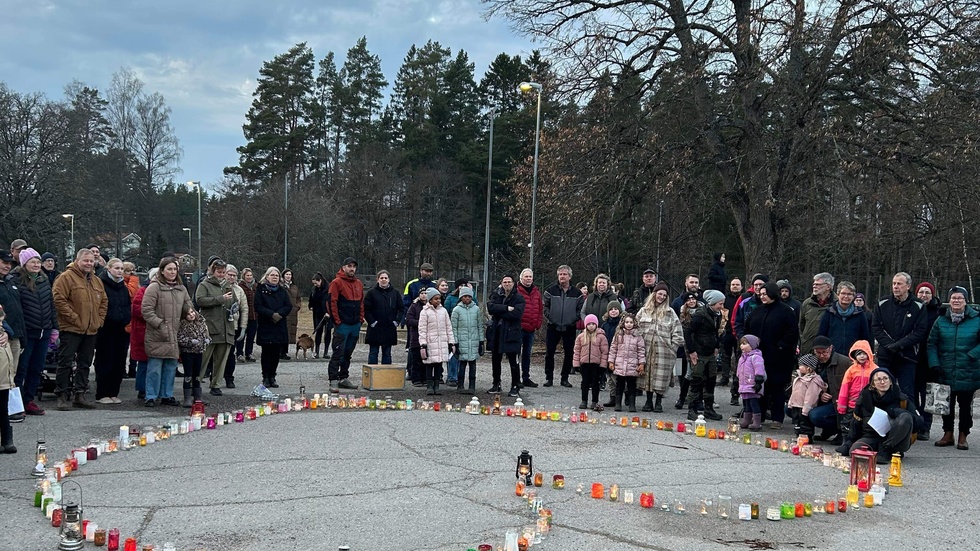 Uppslutningen var stor när en ljusmanifestation gick av stapeln vid Bettna skola under helgen.