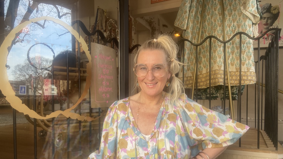 Elina Proctor berättar om öppningen av nya butiken i Strängnäs.