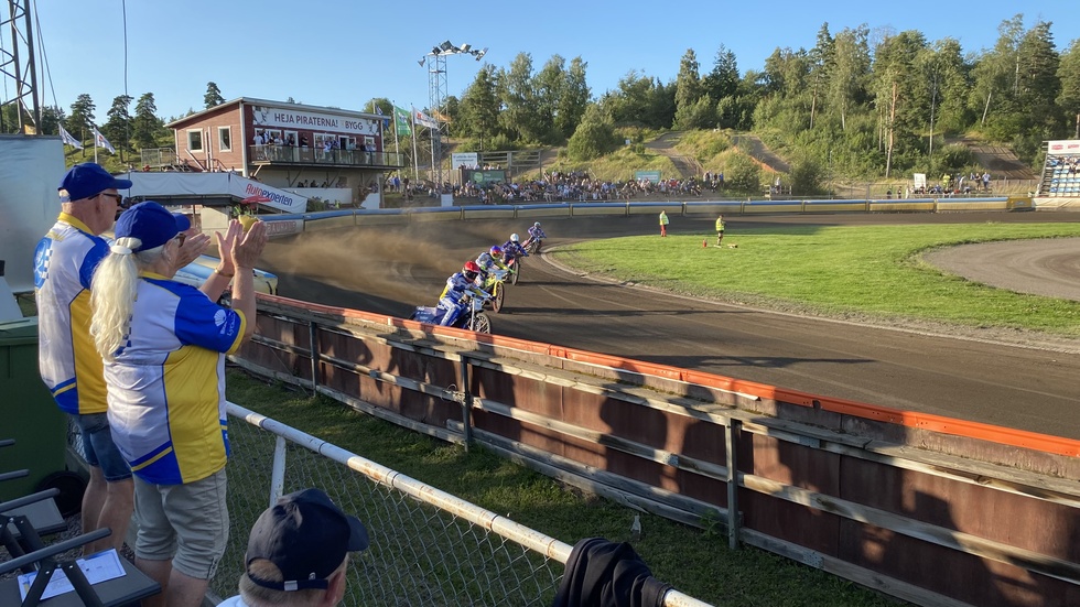 Mer speedway på Skrot-Anders arena. Piraterna har nu klart med ett division 1-lag som ska köra i år på Dunteberget. Motalaklubben har inte haft ett breddlag sedan 2008.