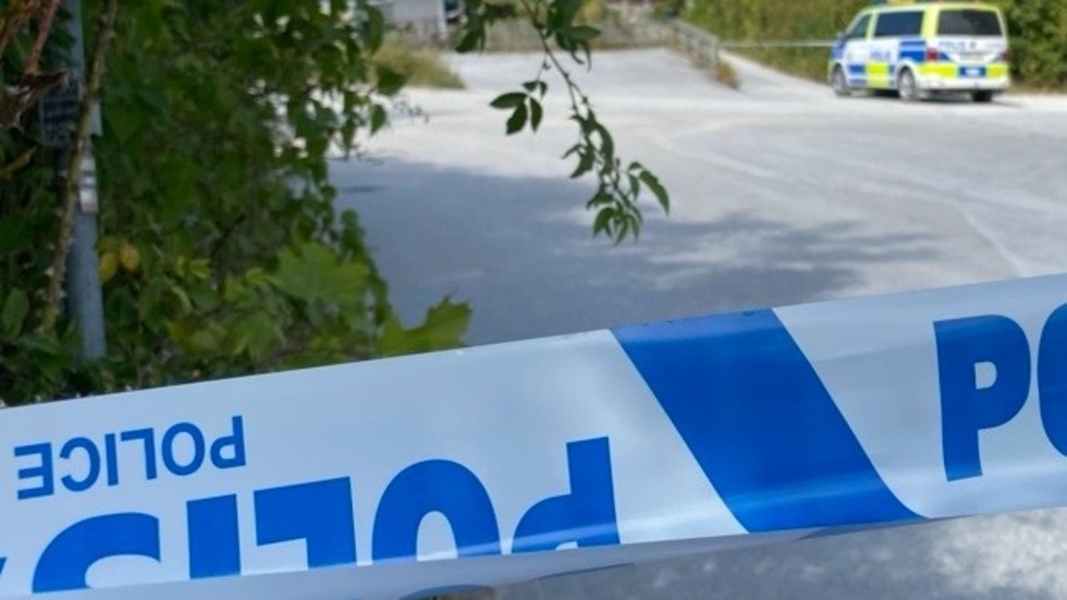 Polisen är på plats och har hållit förhör.