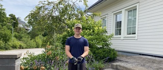 I sommar är entreprenören Adam, 16, sin egen chef