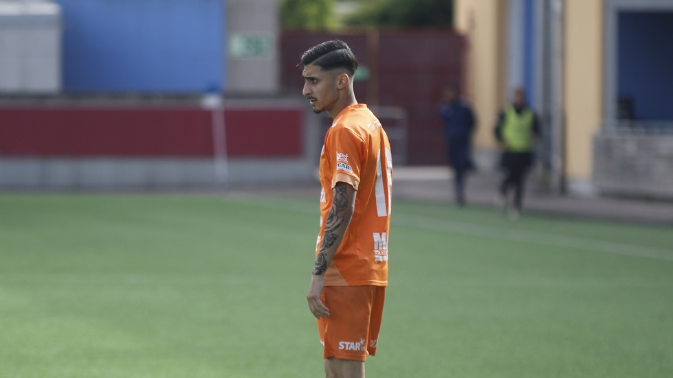 Aleksandar Azizovic, som gjort stora avtryck i AFC Eskilstuna sedan han anslöt, är på väg bort från klubben.