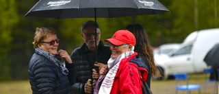 BILDEXTRA: Publiken som trotsade hagel, regn och blåst