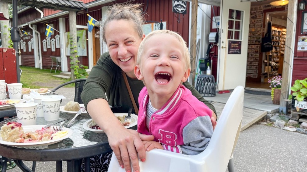 Under måndagen anordnades sommarens sista paltkalas på Alterhedens gårdsbutik. Tvåårige Dylan Petrova Johansson fanns på plats tillsammans med mamma Mirjana Petrova Johansson. "Jag gillar palt", säger Dylan.