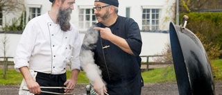 Grillmästarna slår upp tält på torget