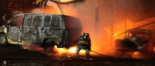 Garage totalförstördes i kraftig brand