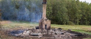 Frias från att ha bränt ner sitt hus